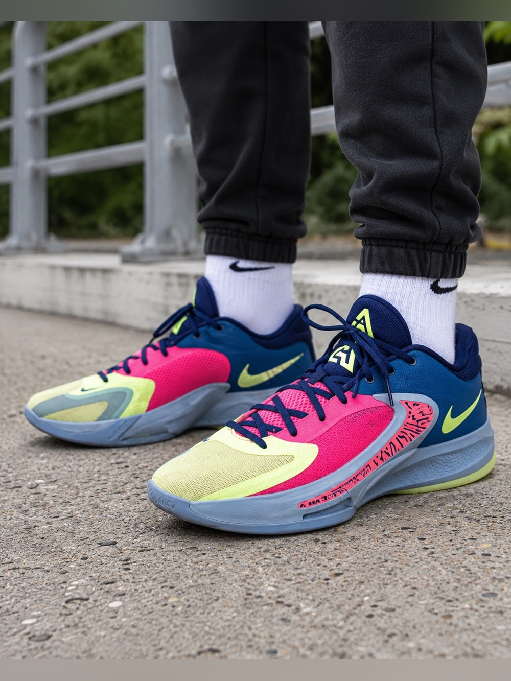 Nike Zoom Freak 4 Barely Volt Hyper Pink Basketball Shoes Men’s 11 DQ9680-400